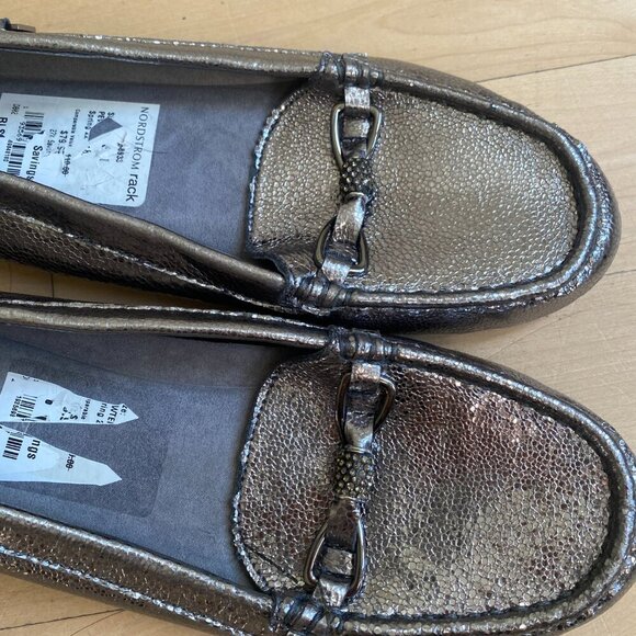 Kenneth Cole Reaction Women silver loafer "Dawson" jewel - Mis-Sized 9/8.5 - Picture 2 of 6